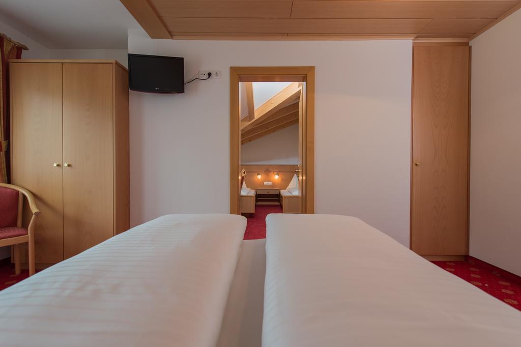 Hotel Garni Hochgruber Bruneck Rum bild